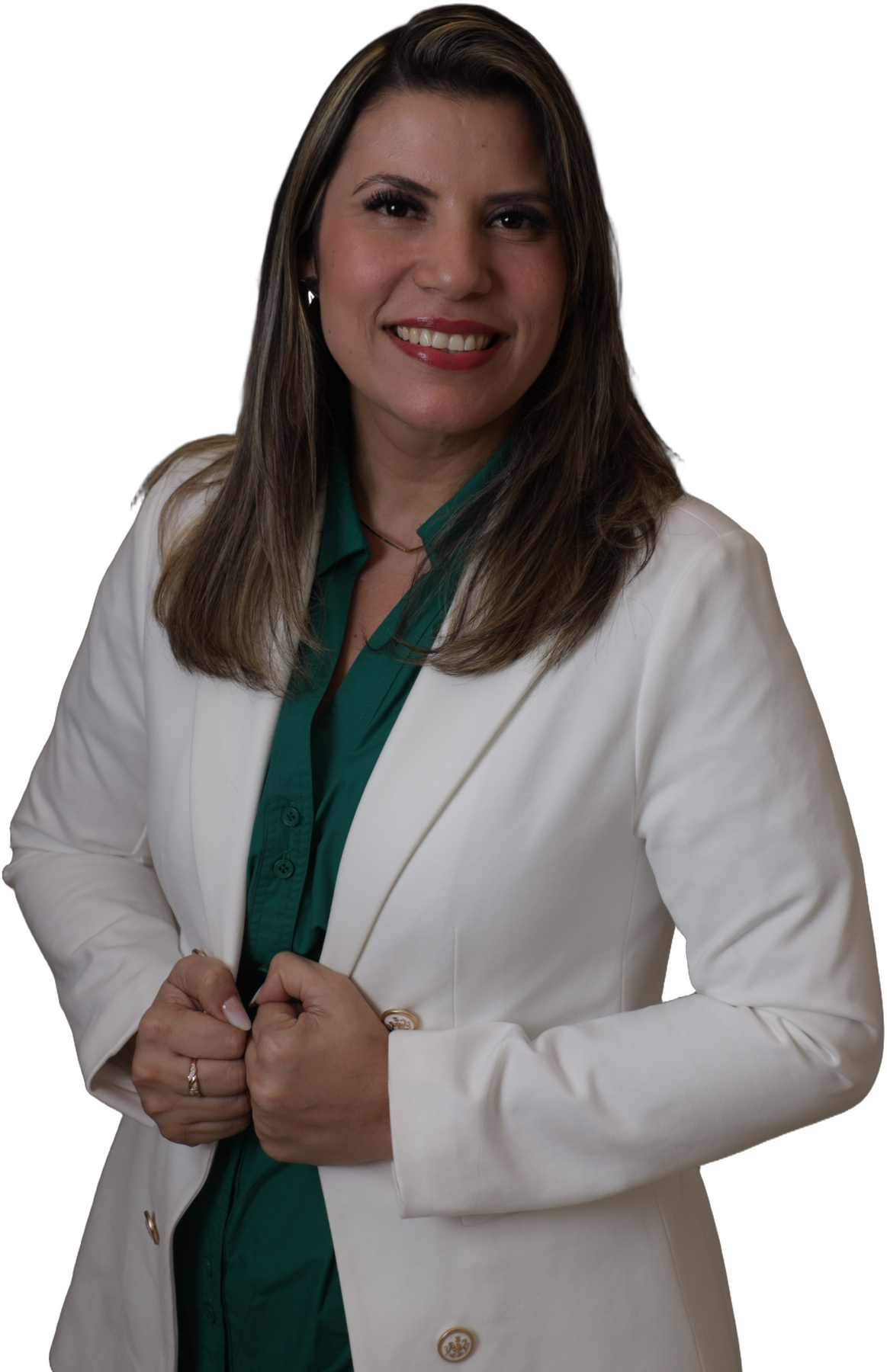Clézia Pires, sorridente, com blazer branco e blusa verde